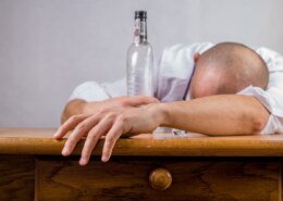 لماذا الكثير من مدمني الكحول نحيف?